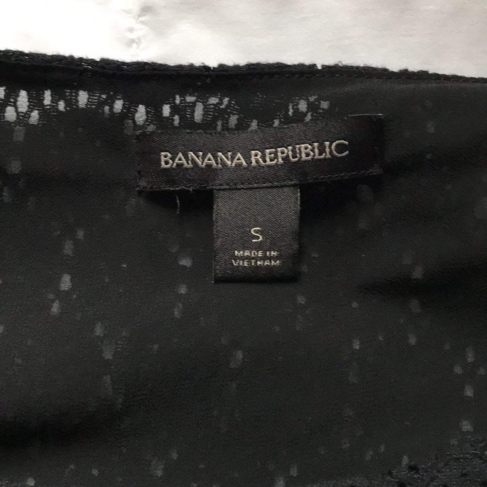 Banana Republic sleeveless blouse. Black - Picture 2 of 4